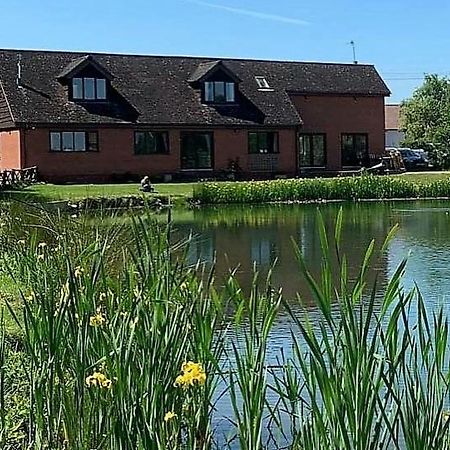 Bransford Farm Fishery & B & B Dış mekan fotoğraf